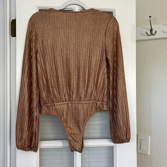 Lulu’s gold shimmer/ sparkle bodysuitt - Picture 4 of 4
